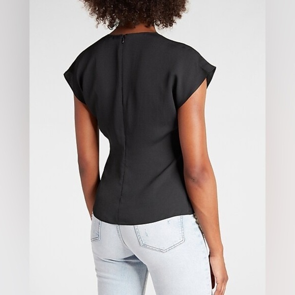 Express Twist Front True Black Short Sleeve V-Neck Blouse Size XL - DRAFT - Picture 3 of 7